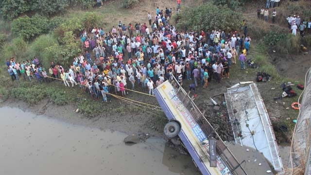 navsari bus accident